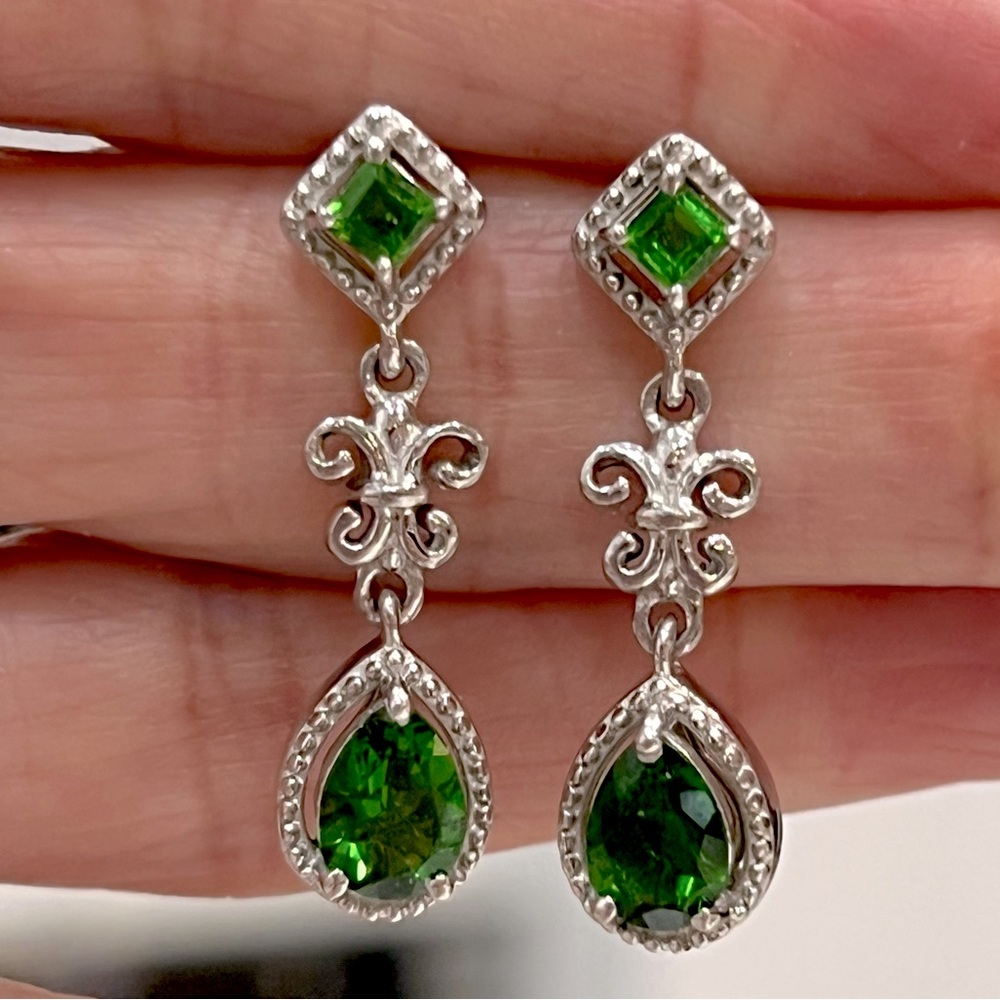 Russian Diopside Sterling Silver Fleur De Lis Drop Earring